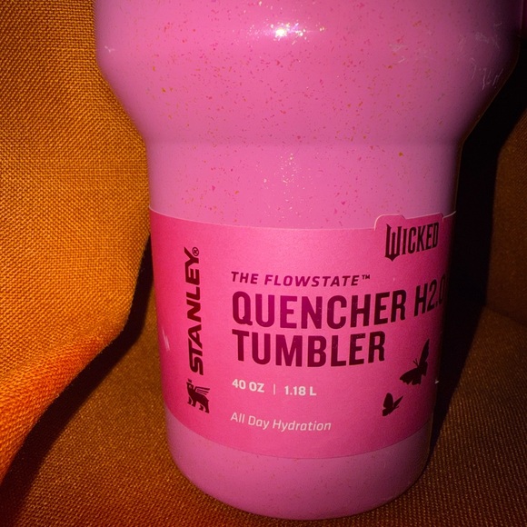 *BRAND NEW* Limited Edition Stanley Glinda Wicked Pink Quencher 40z Tumbler - Picture 4 of 5
